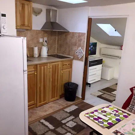 Cozi City Center Apartment